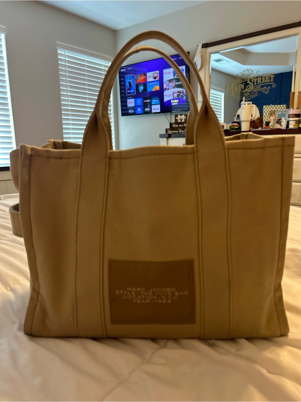 Marc Jacobs Canvas The Tote Bag in Tan with White Logo - Picture 3 of 6